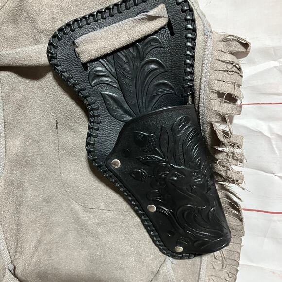 Child’s Gray Cowboy Costume with Vest, Chaps, and Holsters Size Med 7 - 10 Years - Picture 10 of 13